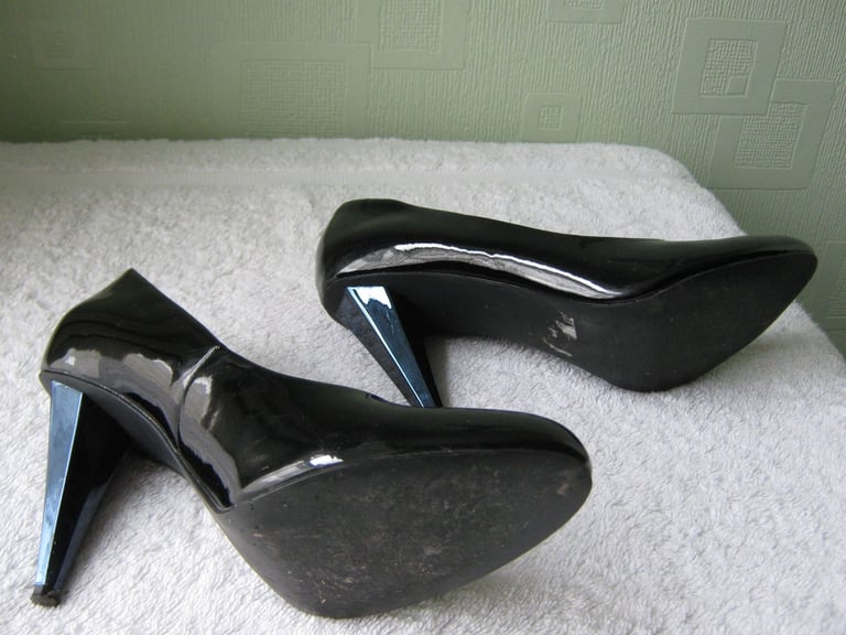 Black patent shoes  size 4 M&S