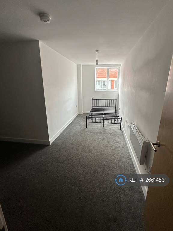 1 bedroom flat in High Street, Burton-On-Trent, DE14 (1 bed) (#2661453)