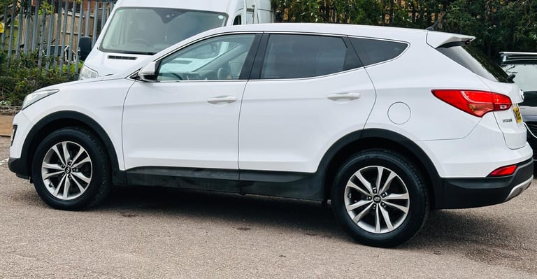 2016 Hyundai Santa Fe 2.2 CRDi SE 4WD Euro 5 5dr (5 seat) ESTATE Diesel Manual