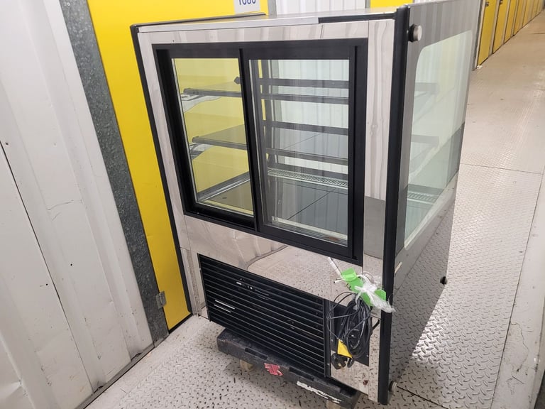 Polar 90 cm Commercial Catering Patisseries cake display fridge  Excellent condition 