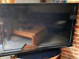 Big screen 46" FullHD Sanyo Television with remote