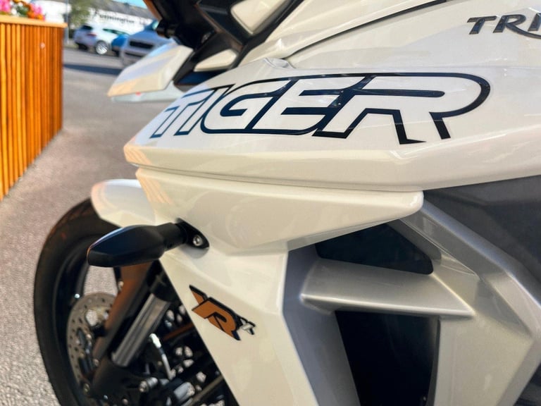 TRIUMPH TIGER 800 XRX- LOW MILEAGE 2018