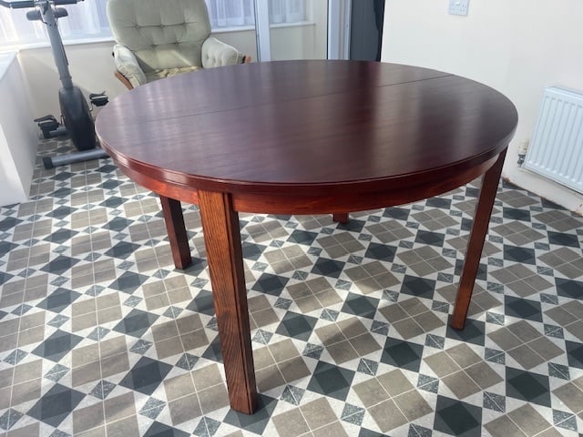Mahogany extendable table and 6 velour upholstered chairs