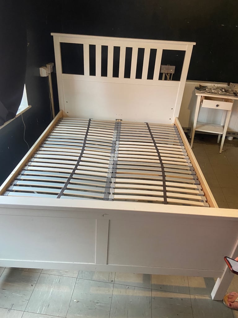 2 double beds very clean no mattresses