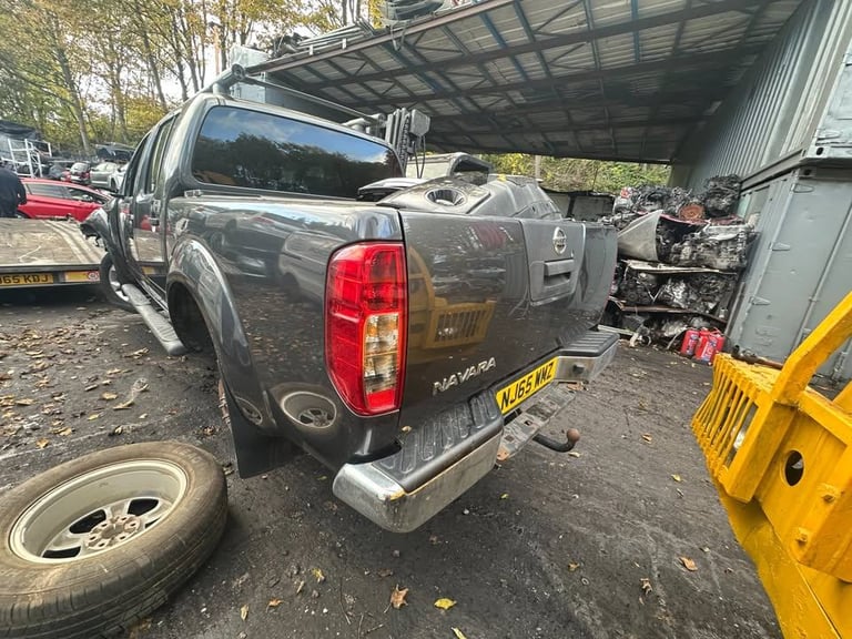 NISSAN NAVARA 2015 2.5 DIESEL BREAKING FOR PARTS 
