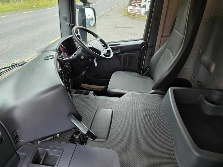 2016 Scania P320 Curtainsider