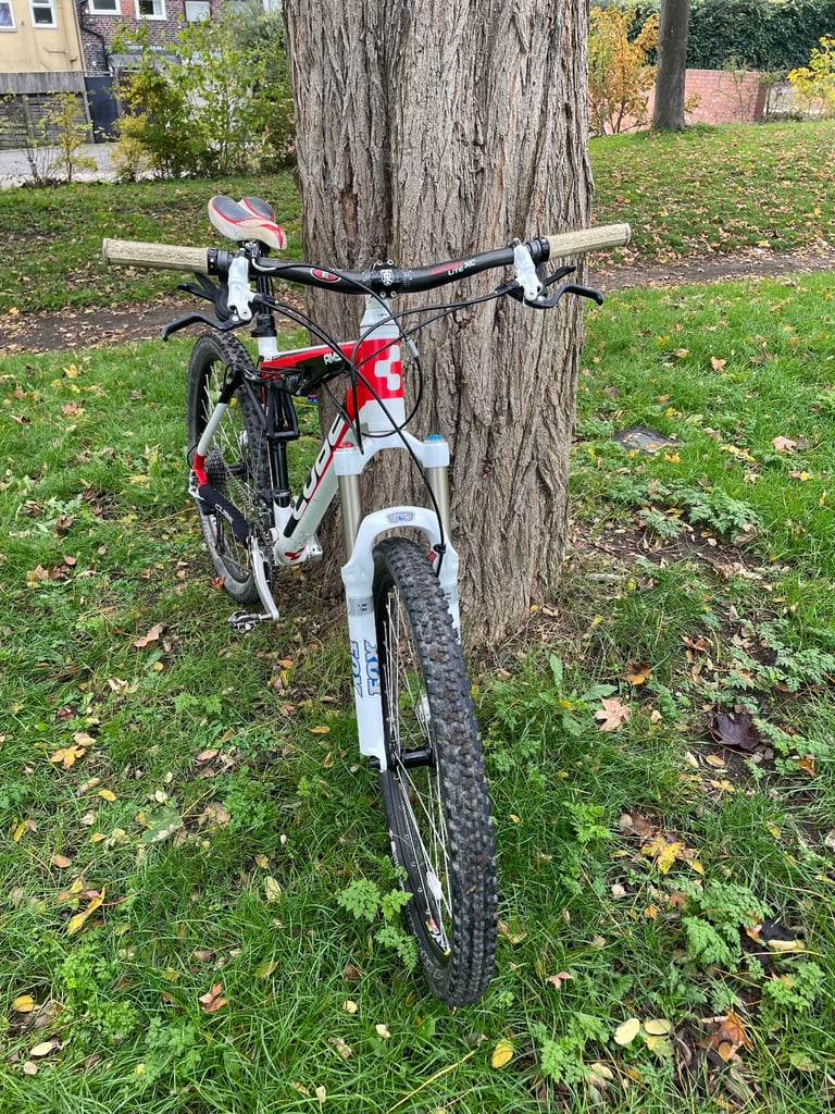 Full suspension mountain bike 