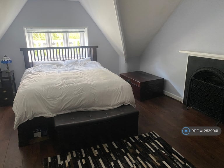 3 bedroom flat in Devey Close, London, KT2 (3 bed) (#2639041)