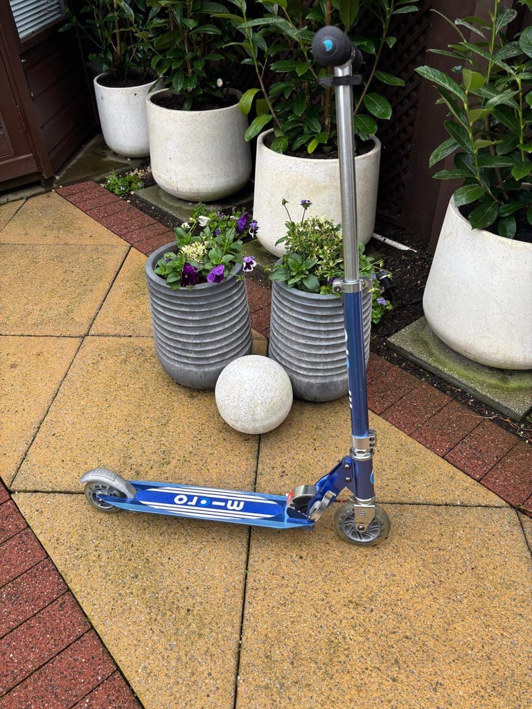 image for Micro Sprite Classic LED Scooter – Blue – Great Christmas Present
