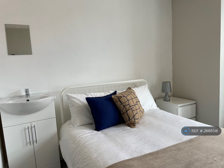 8 bedroom house in Nicander Road, Liverpool, L18 (8 bed) (#2668518)