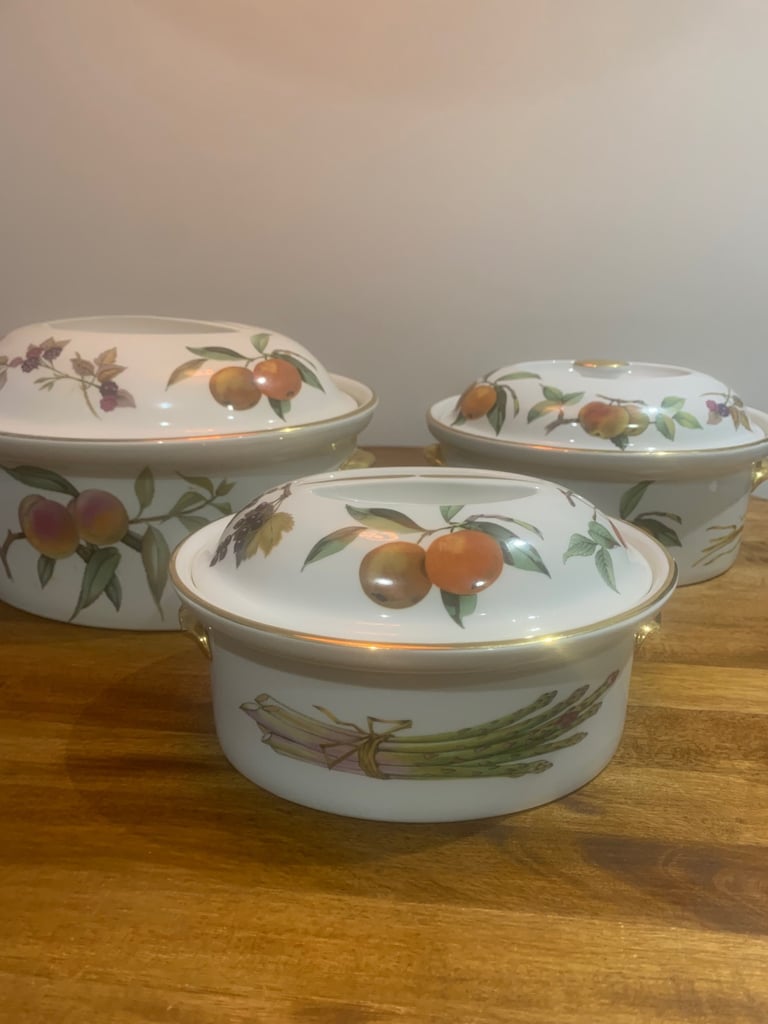Royal Worcester Evesham Gold Dining and Tableware