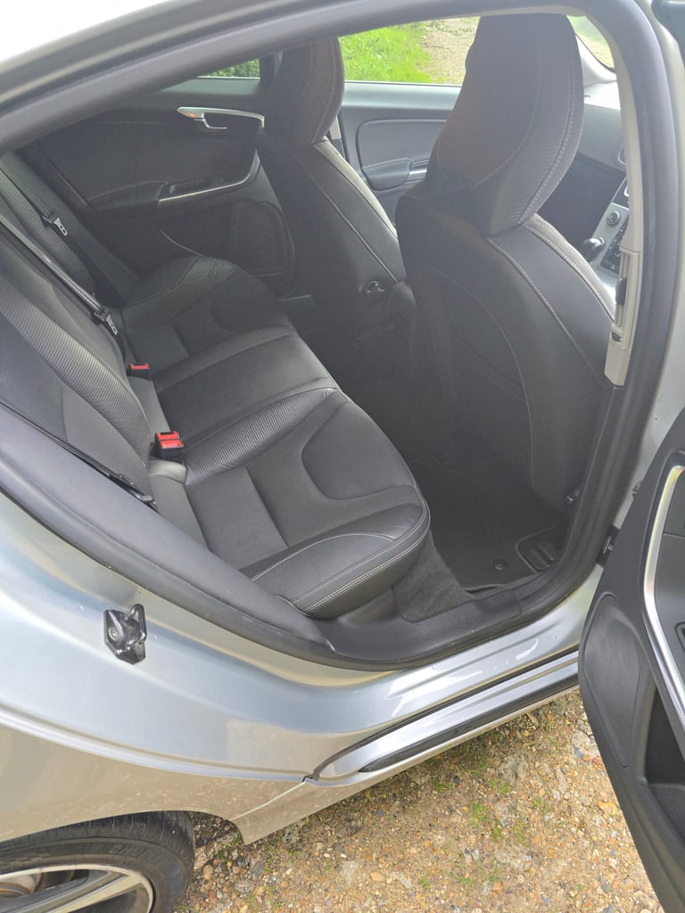 Volvo, S60, Saloon, 2011, Manual, 1560 (cc), 4 doors