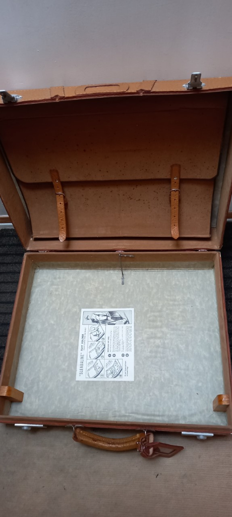 Stunning Vintage 1950's Leather Suitcase In Pristine Condition 