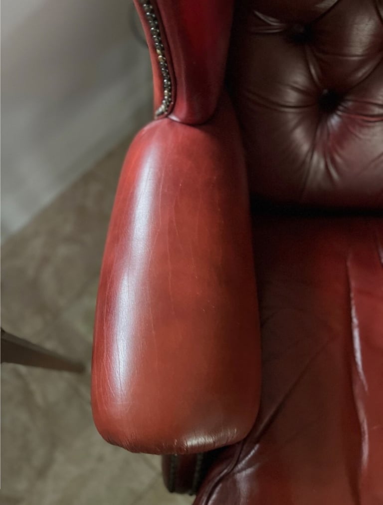 FINE VINTAGE CHESTERFIELD OXBLOOD LEATHER WING BACK MASTER ARMCHAIRS (PAIR) VGC