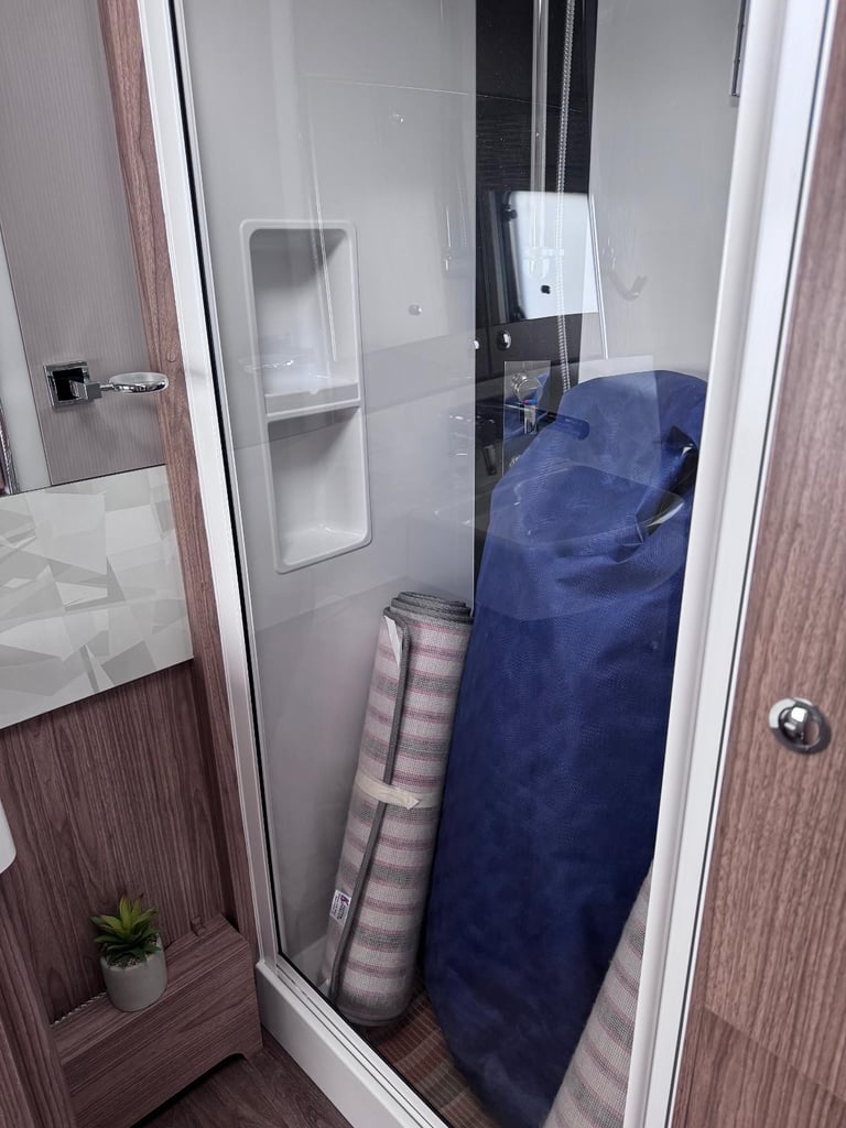 Coachman VIP 460, Yr. 2019, 2 Berth, mover, air awning 