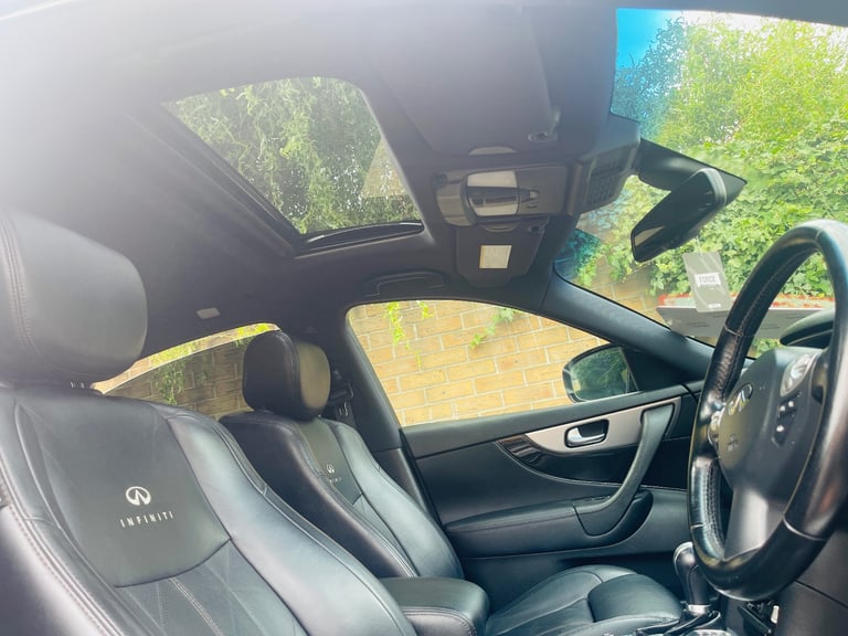 Infiniti FX30d S 2012, Semi-Auto 3.0L diesel, full service history, 5 doors