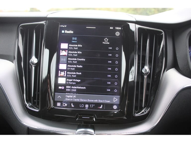2022 Volvo XC60 B5 MHEV R-Design SUV HYBRID Automatic