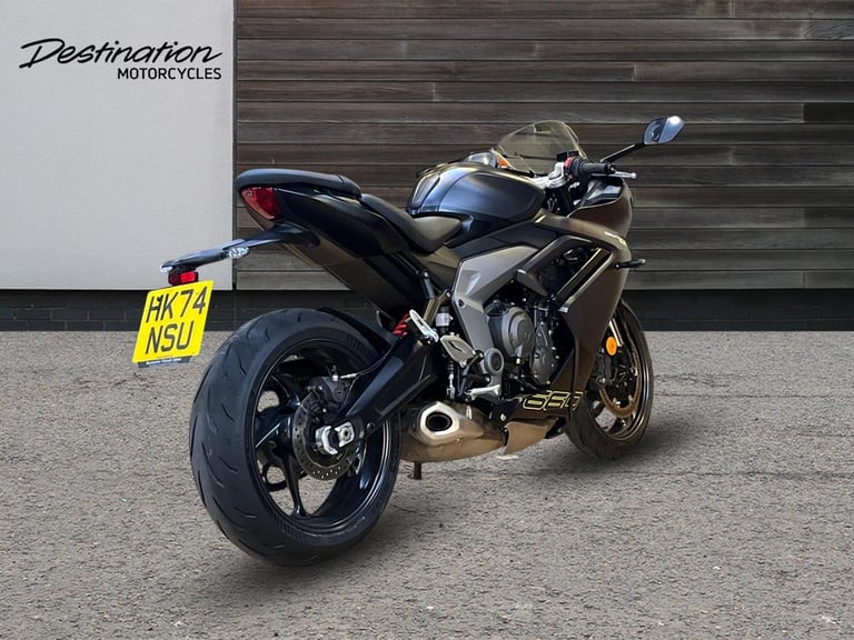 2025 Triumph Daytona 660 PREMIUM TWIN COLOUR Petrol black 6 Speed