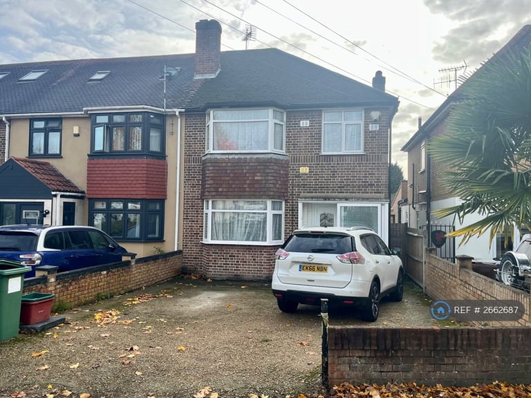 3 bedroom house in Fern Lane, Hounslow, TW5 (3 bed) (#2662687)
