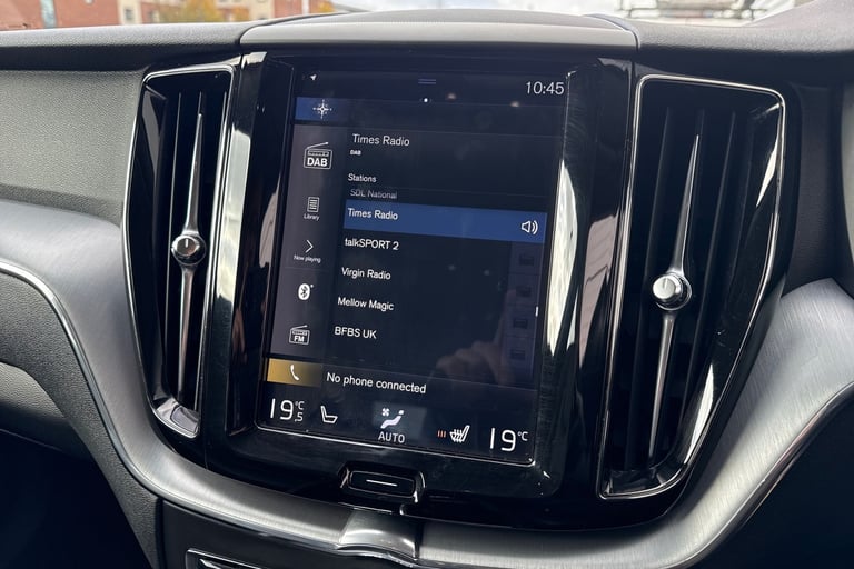 2019 Volvo XC60 2.0 B4 MHEV Momentum Auto AWD Euro 6 (s/s) 5dr SUV DIESEL Automatic