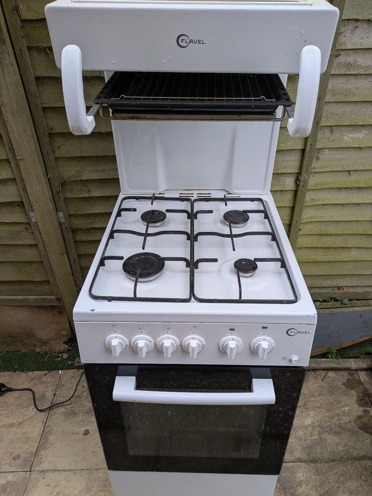 Eye level grill gas cooker