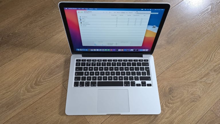 Macbook Pro 13 inch Retina 2014 - 2015 laptop 500gb SSD Intel 2.8ghz core i5 with Logic Pro X
