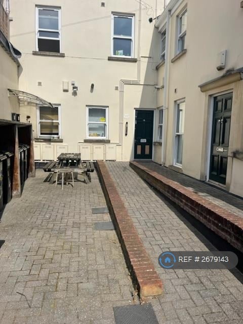 1 bedroom flat in Lower Ashley Road, St. Agnes, Bristol, BS2 (1 bed) (#2679143)