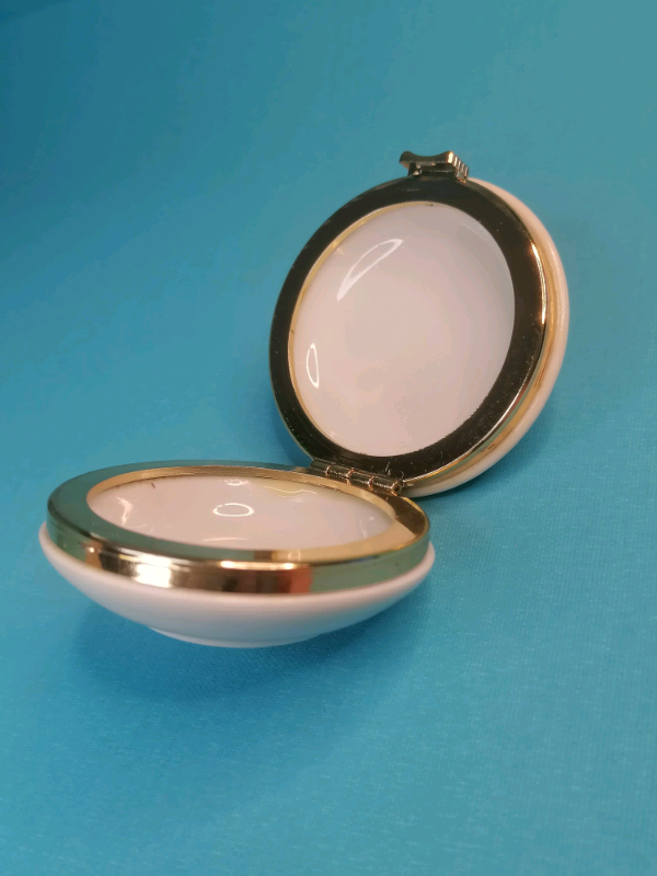 2,2 inch lenght. H.MQueen Elizabeth II Golden Jubilee Trinket pill box