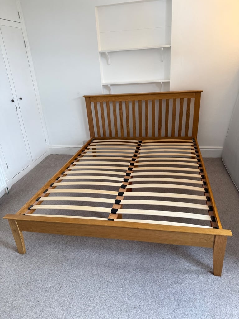 Julian Bowen wood - Oak King Size Bed, bed frame