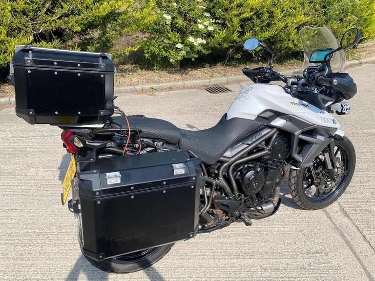 2016 16 TRIUMPH TIGER 800 XRT WHITE ENDURO FULL ADVENTURE LUGGAGE TOURER