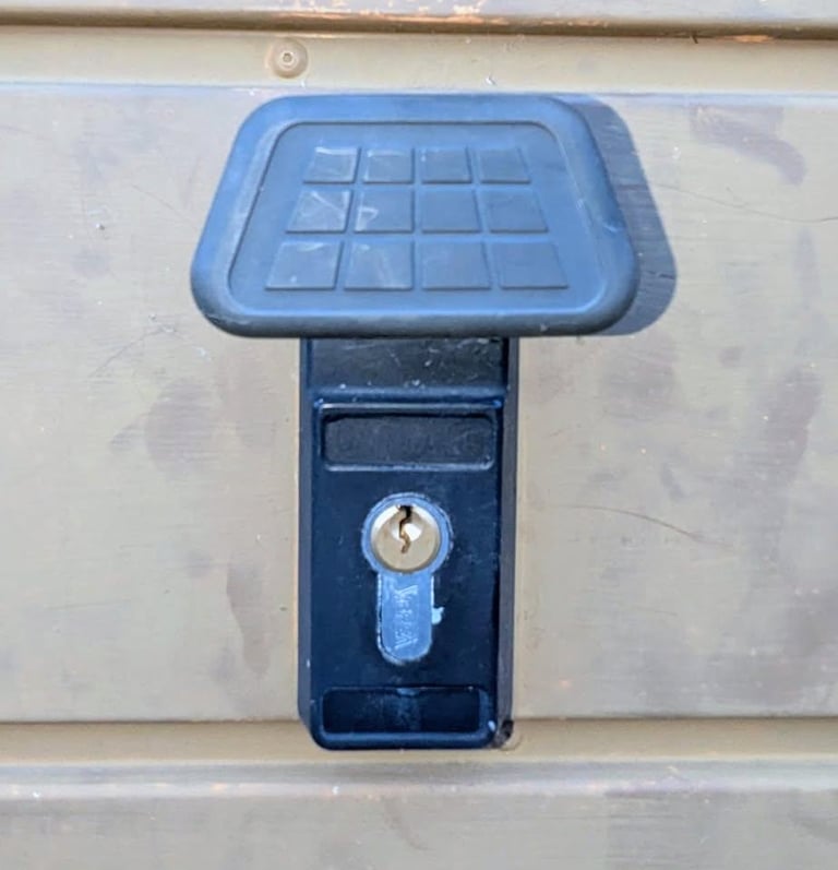 Garage For Rent - Longbridge Near The Train Station