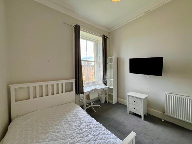 5 bedroom flat in Thirlestane Road, Marchmont, Edinburgh, EH9 1AS