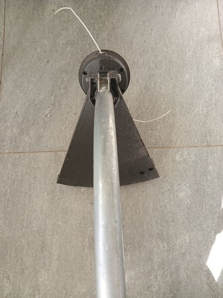 Petrol strimmer 