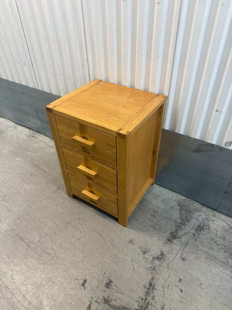 Solid Oak Monterey Bedside Table