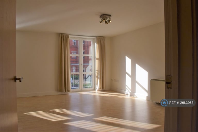 2 bedroom flat in Jenner House, Nottingham, NG3 (2 bed) (#2683985)