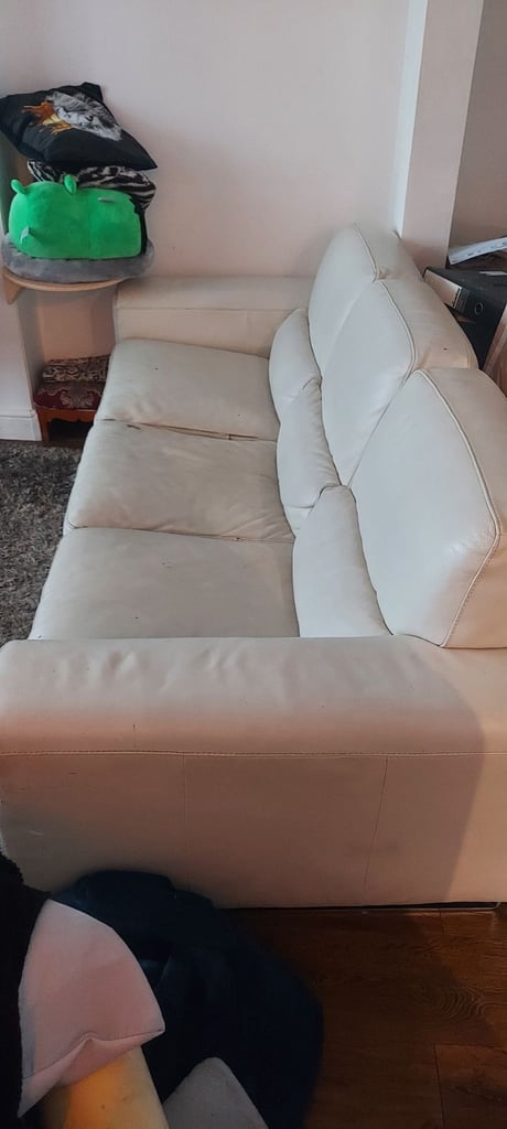  Comfortable 3-Seater Sofa – Free – Solid & Spacious
