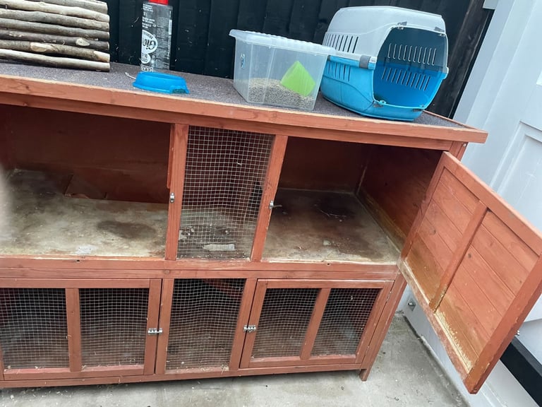 Large rabbit / guinea pig hutch  / garden run - food and accessories