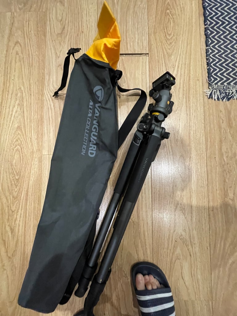 Vanguard Alta Pro 2+ 263AB 100 Aluminium 3-section Tripod with MACC and Ball Head - very good