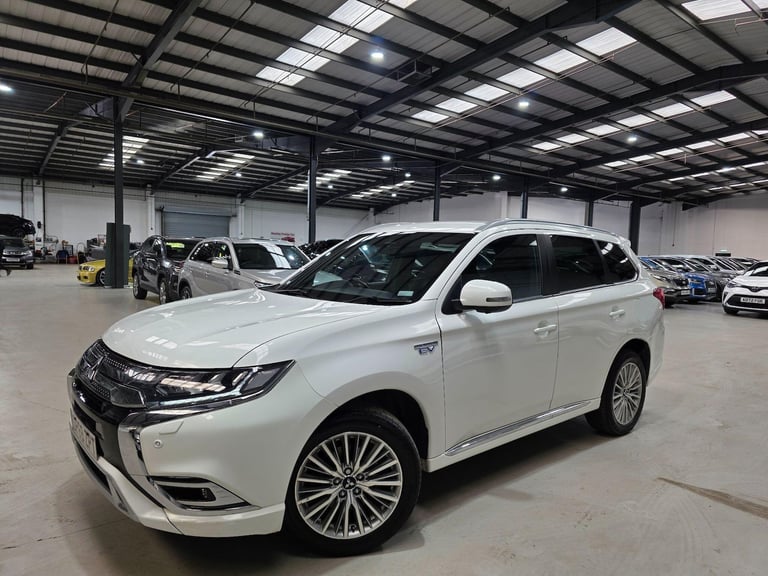 image for 2019 Mitsubishi Outlander 2.4h TwinMotor 13.8kWh 4hs CVT 4WD Euro 6 (s/s) 5dr ESTATE Petrol/Elect...