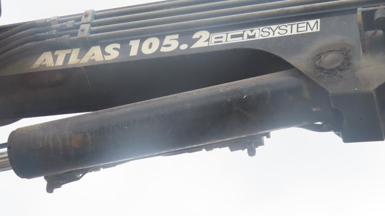 2011 Iveco Stralis 26.310 6x2 fitted with atlas 105.2 brick grab euro5