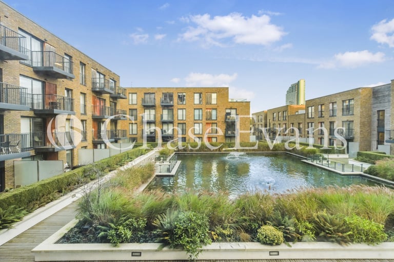 2 bedroom flat in Marine Wharf, Royal Victoria Gardens, Surrey Quays, London, SE16