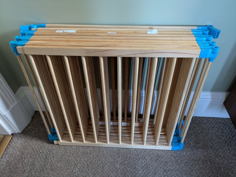Baby Vivo wooden play pen