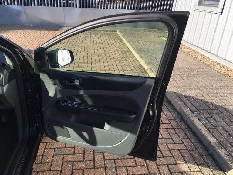 2010 Ford Focus 1.6 Titanium 5dr HATCHBACK Petrol Automatic