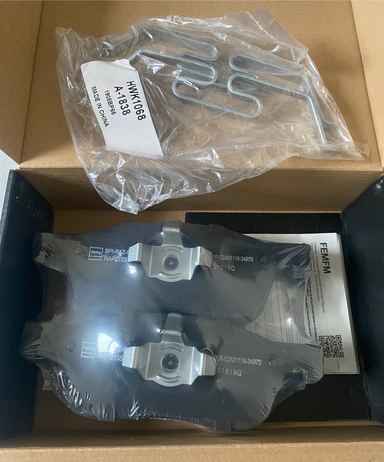 BRAKE PADS FOR VW/RANGE ROVER/BMW/LAND ROVER PORSCHE SEALED IN PLASTIC