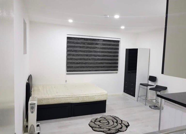 Studio Flat - Fully Furnished - Edmonton 