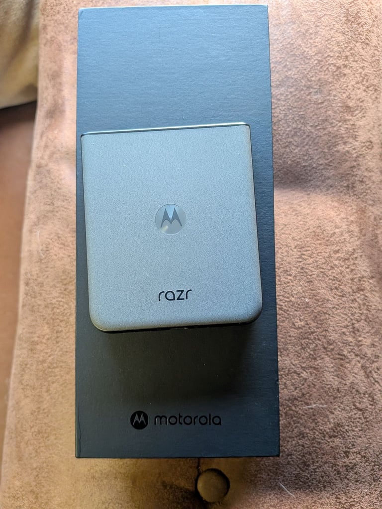 image for Motorola RAZR 50 koala grey near new in box