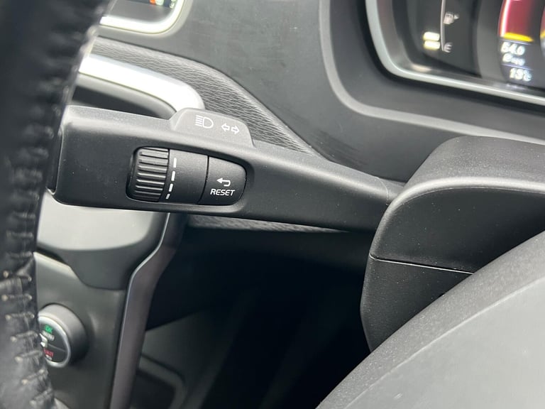 2016 Volvo V40 2.0 D2 SE Lux Nav Euro 6 (s/s) 5dr HATCHBACK Diesel Manual