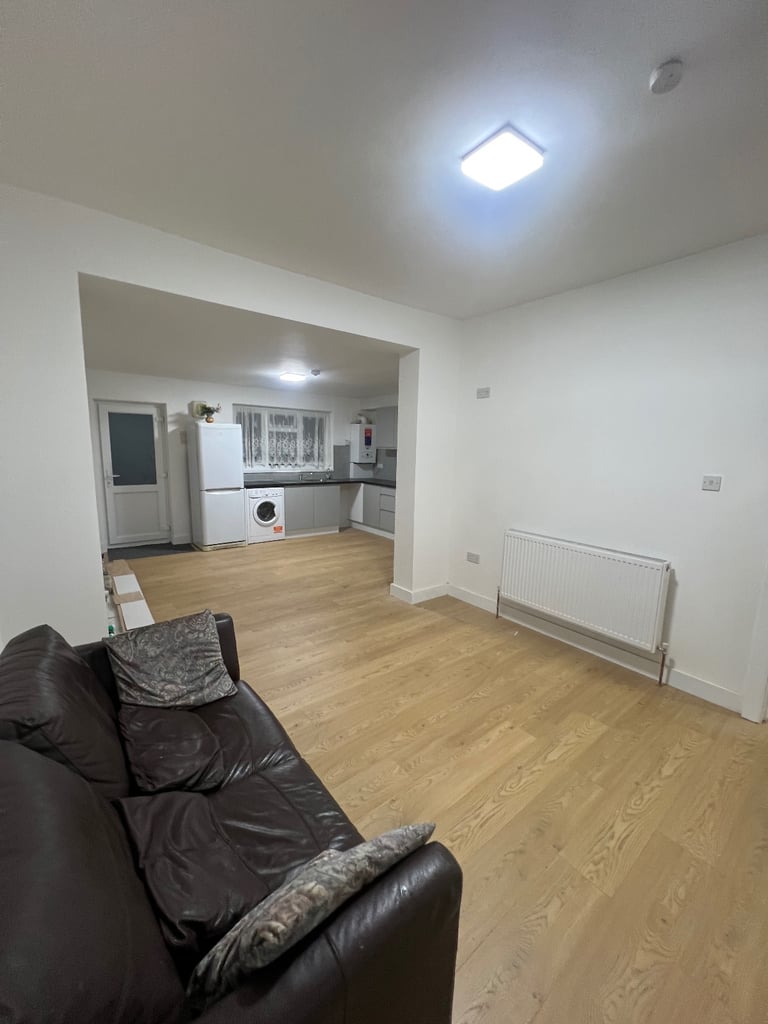4 bed | IG3 8LB | £2400 | DSS Accepted