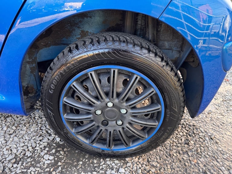 2011 Toyota AYGO 1.0 VVT-i Blue 5dr HATCHBACK Petrol Manual