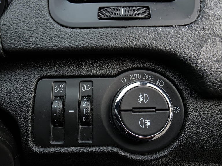 2015 Vauxhall Insignia 1.6 CDTi SRi Nav Euro 6 (s/s) 5dr HATCHBACK Diesel Manual